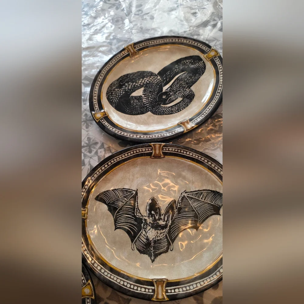 Williams Sonoma Halloween Medallion Plates Set of 4 Skull Raven Snake Bat NIB
